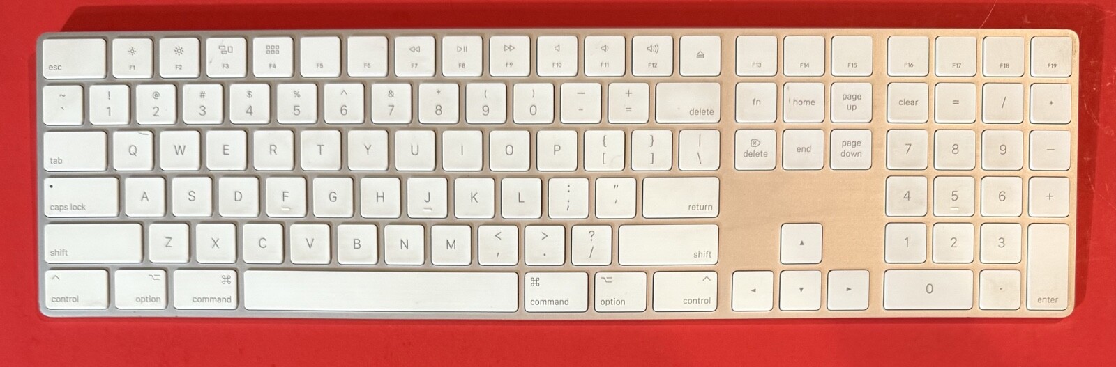 Apple Magic A1843 Magic Keyboard W/ Numeric Keys White Fully Tested Works Great