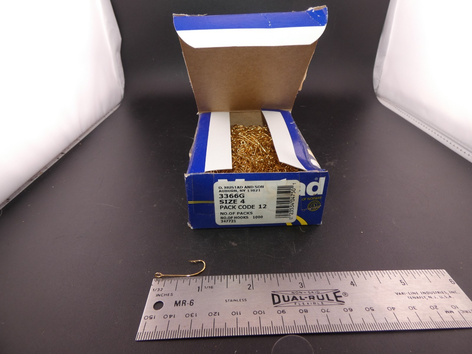 Mustad 3366G Size 4 Gold Hooks Large Eye Bulk Lot 100 Fish Fishing Hooks