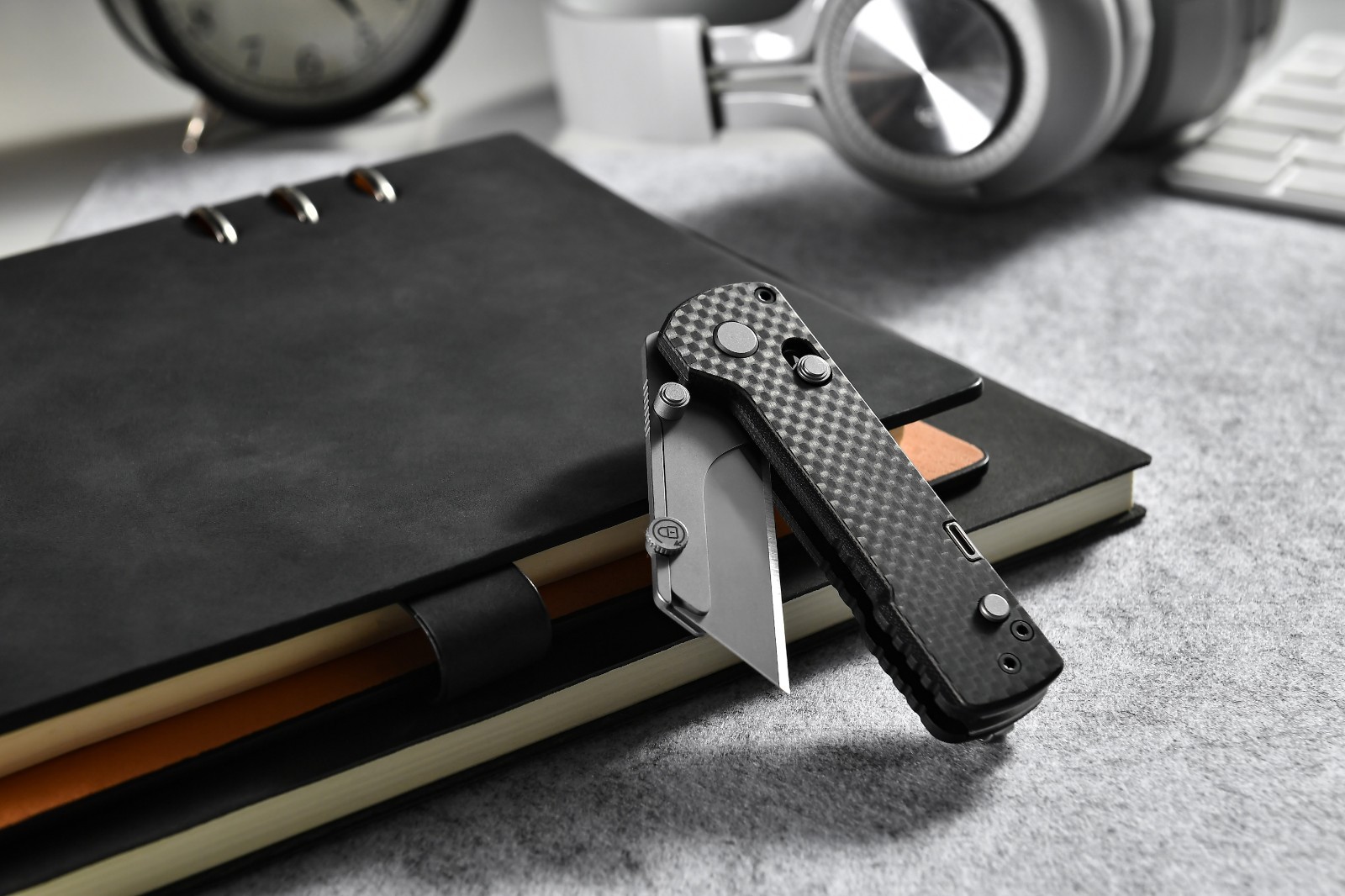 Olight U1 Pro Multitool Folding Utility Knife, Carbon Fiber Overlay & G10 Handle