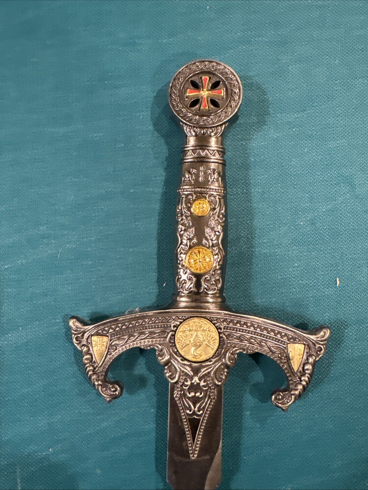 Ornate Templar Crusader Fantasy Dagger Serrated Blade with Jeweled Scabbard