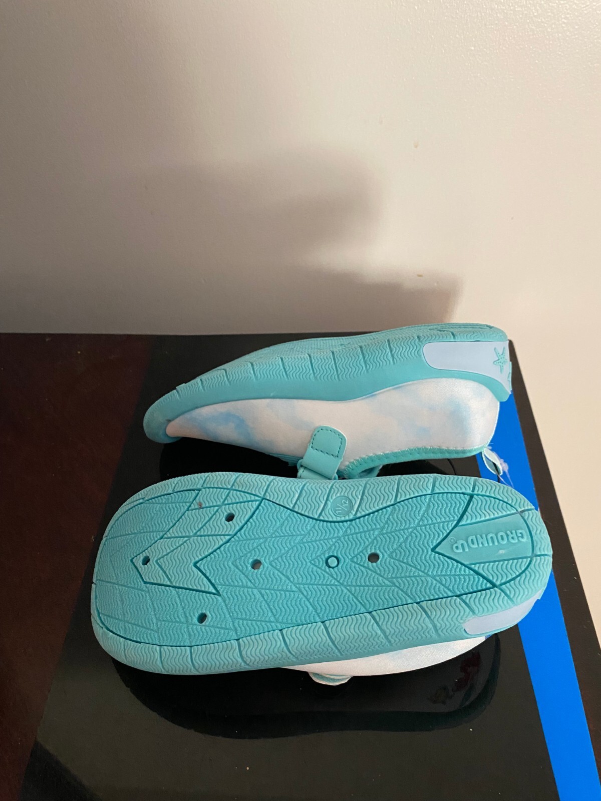 BRAND NEW GIRLS SIZE 11/12 DISNEY PRINCESS THE LITTLE MERMAID WATER SHOES