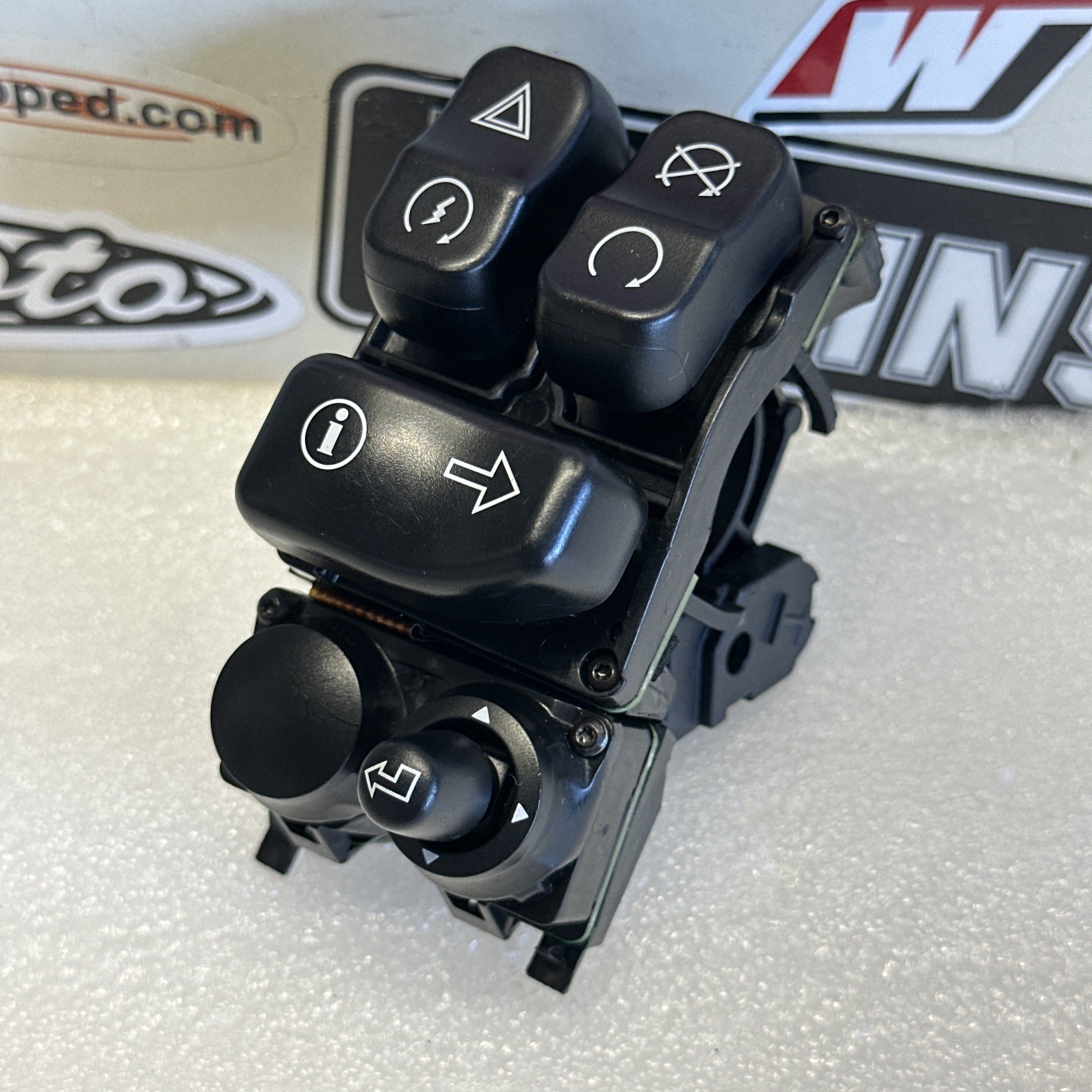 14-23 OEM Harley Touring Switchpack RIGHT Side Switch Pack Control - 71500129C