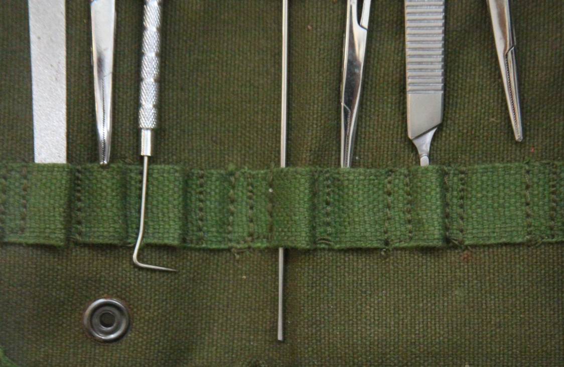 Vintage US Military Surgical Instrument Kit Green Minor Field Surgery Tool BB624