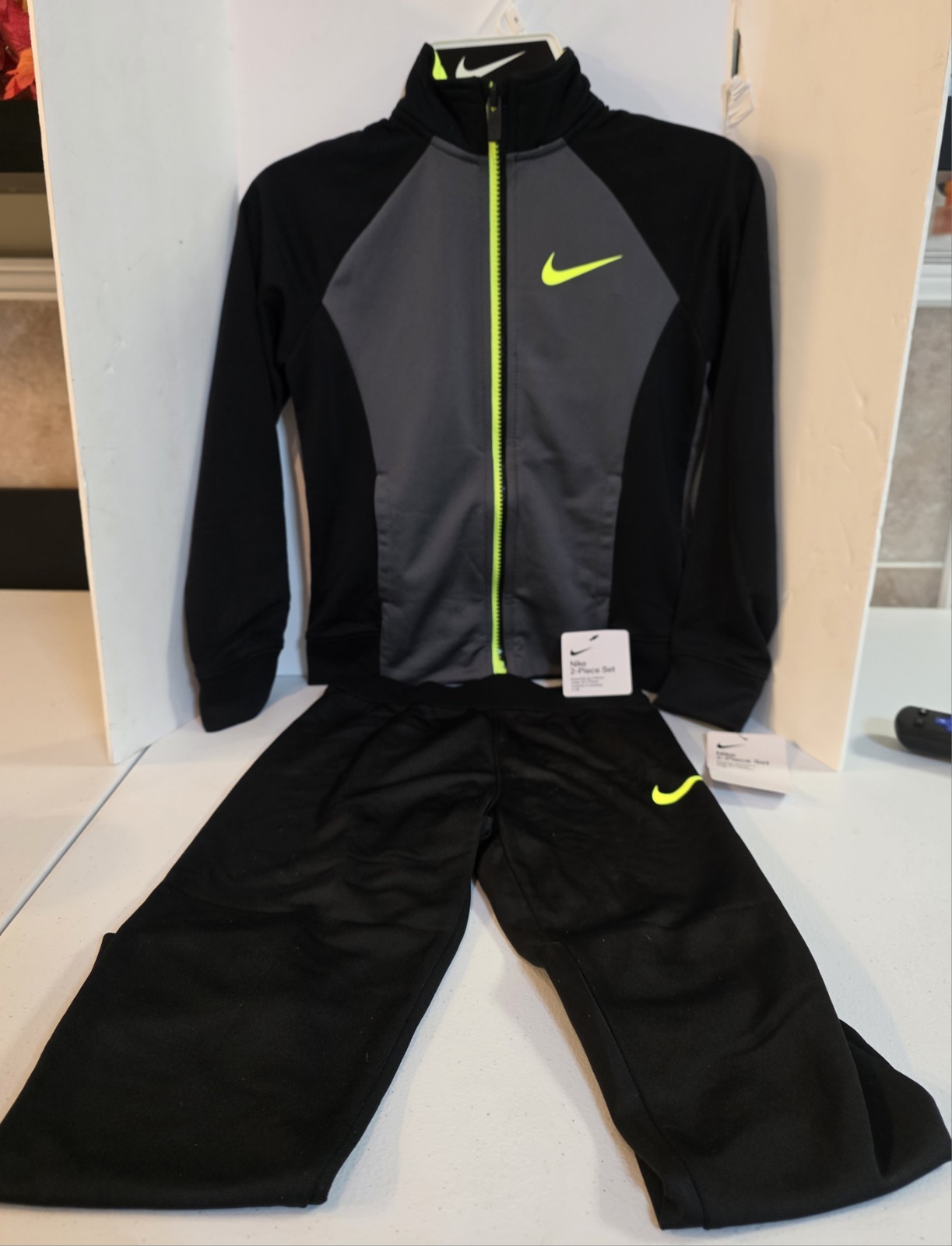 NWT Nike 2pc Raglan Zip Track Jacket And Pant  Boys Size 6.