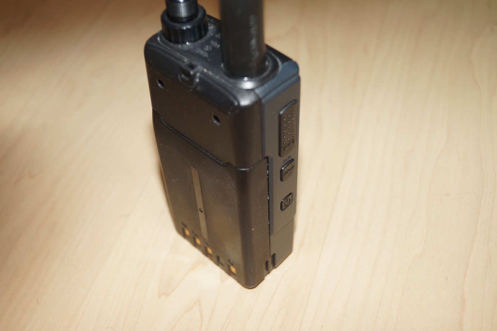 Kenwood TH-D74A Tri Band 144/220/440 MHz Talkie w/APRS, DStar, Accessories Nice