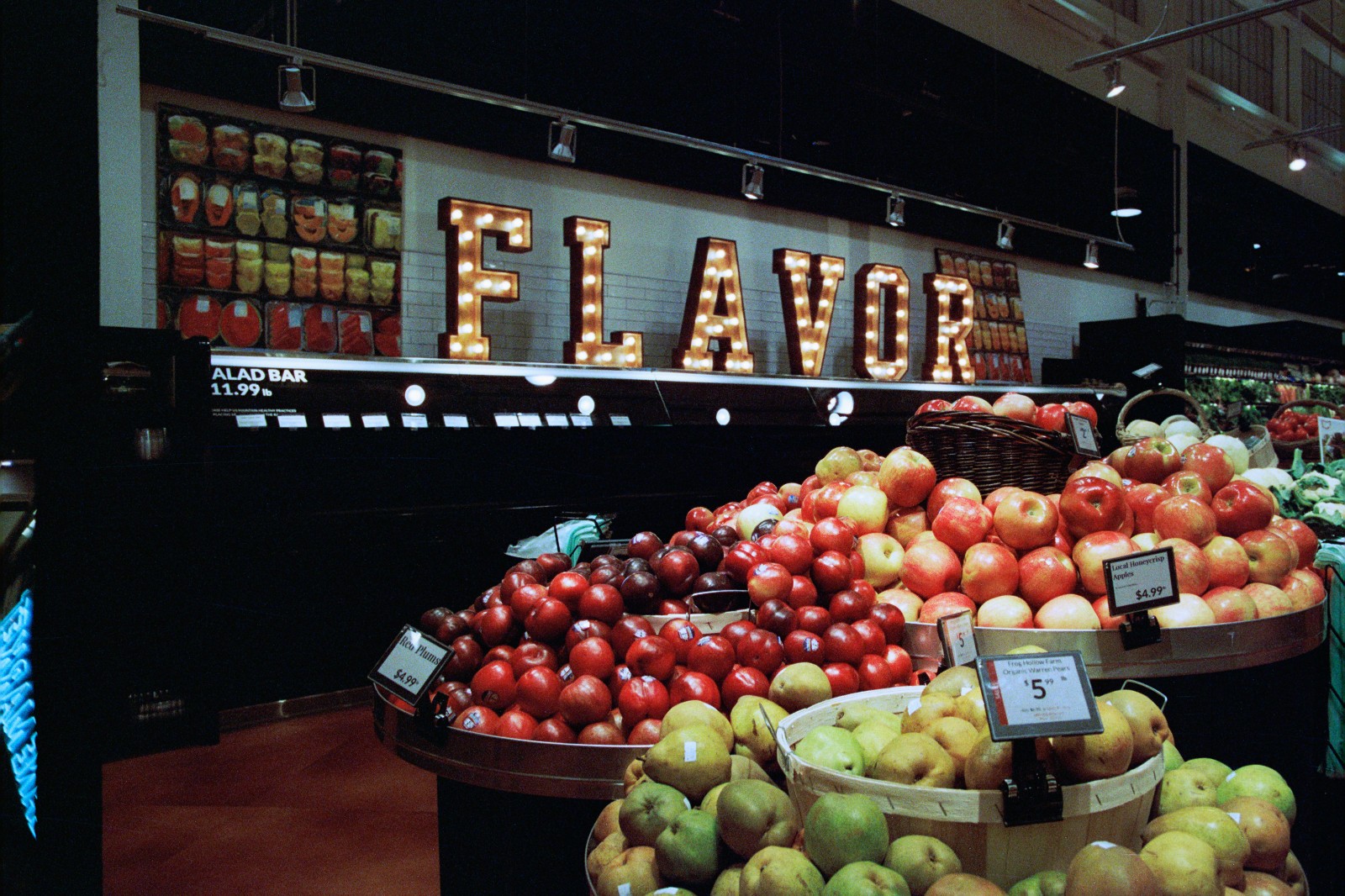 NIGHT ALIEN - 35mm Color Negative High Speed Film 800D - 36 exp C-41 BRAND NEW