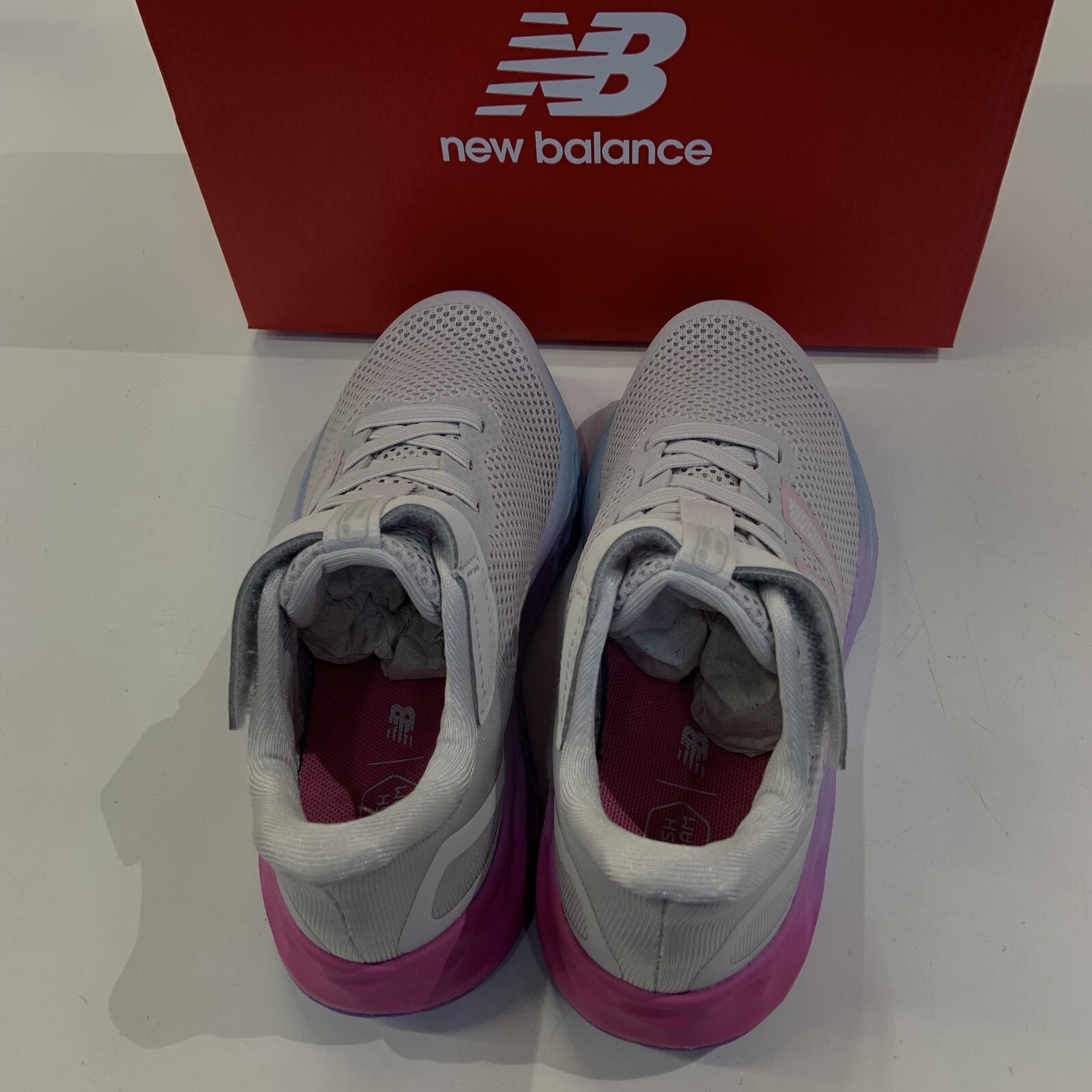 New Balance Fresh Foam Arishi V4 Grey Pink Bungee Lace.