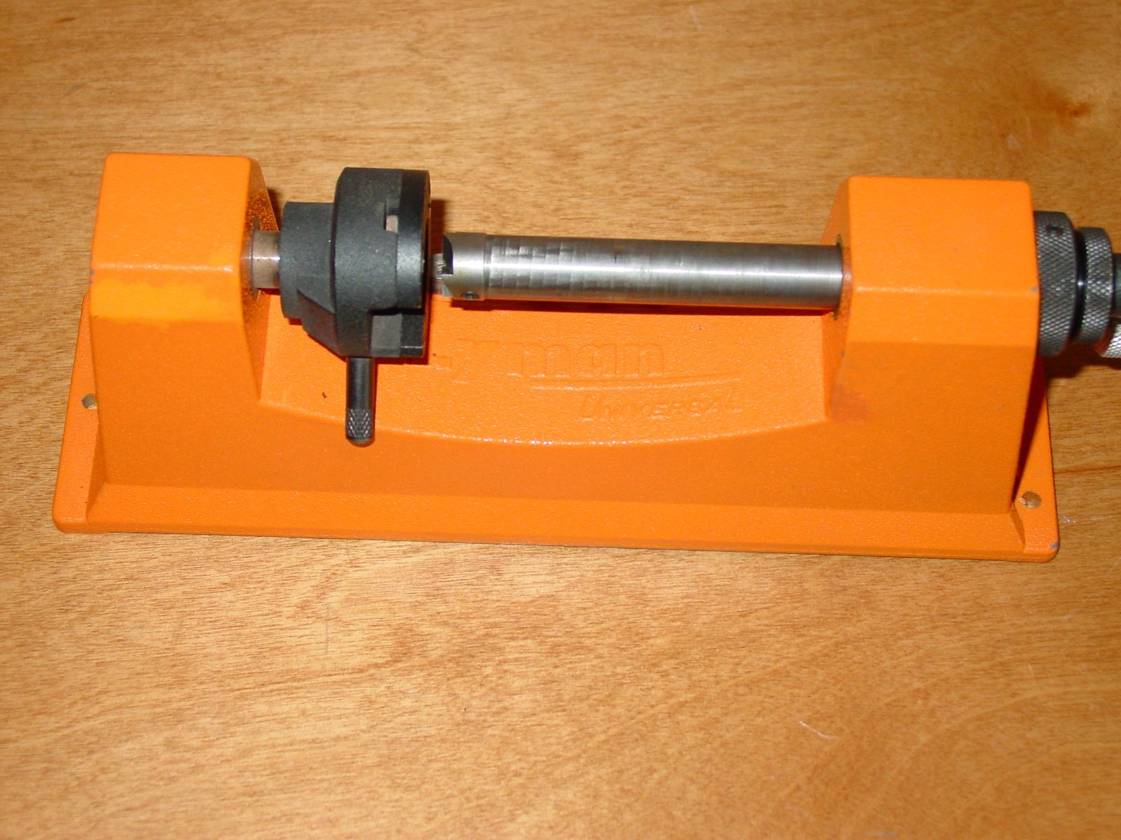 Lyman universal case trimmer With Pilots 7862000