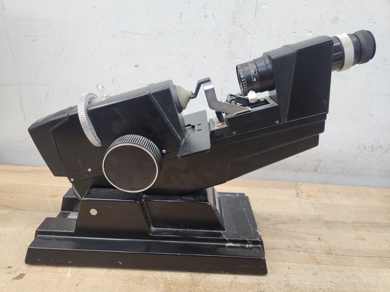 Topcon LM-6E Manual Lensmeter Lensometer Optometry 120V -PARTS/REPAIR-