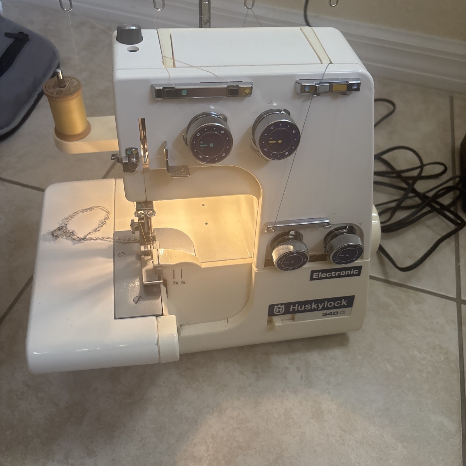 Husqvarna Huskylock 340-D Serger w/Foot Pedal & Hard Case Lock Key Sewing Instru