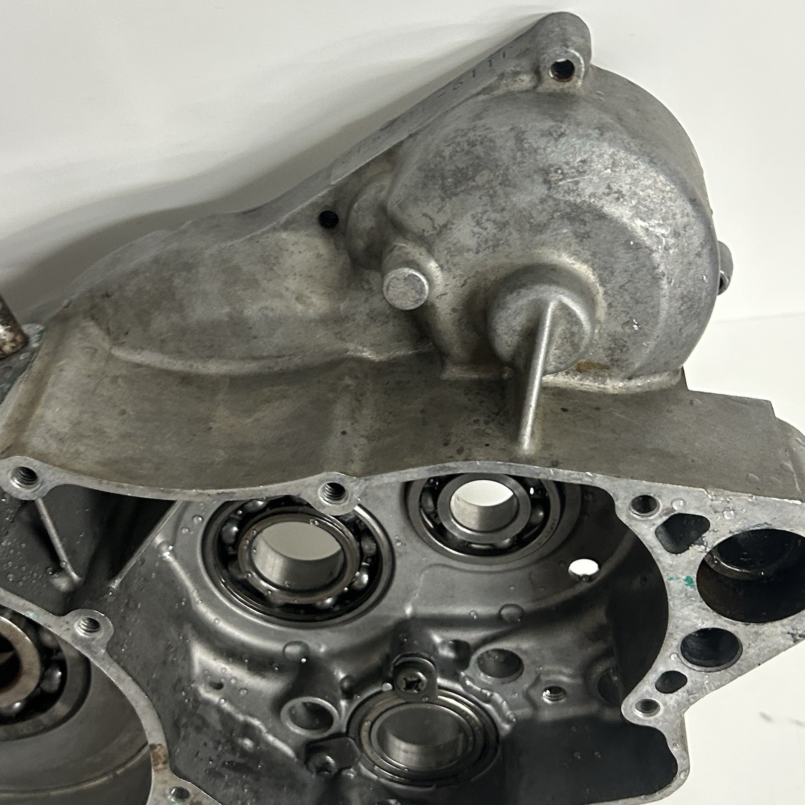 01 - 08 SUZUKI RM250 RM 250 RIGHT SIDE LOWER ENGINE BOTTOM END CRANK CASE OEM