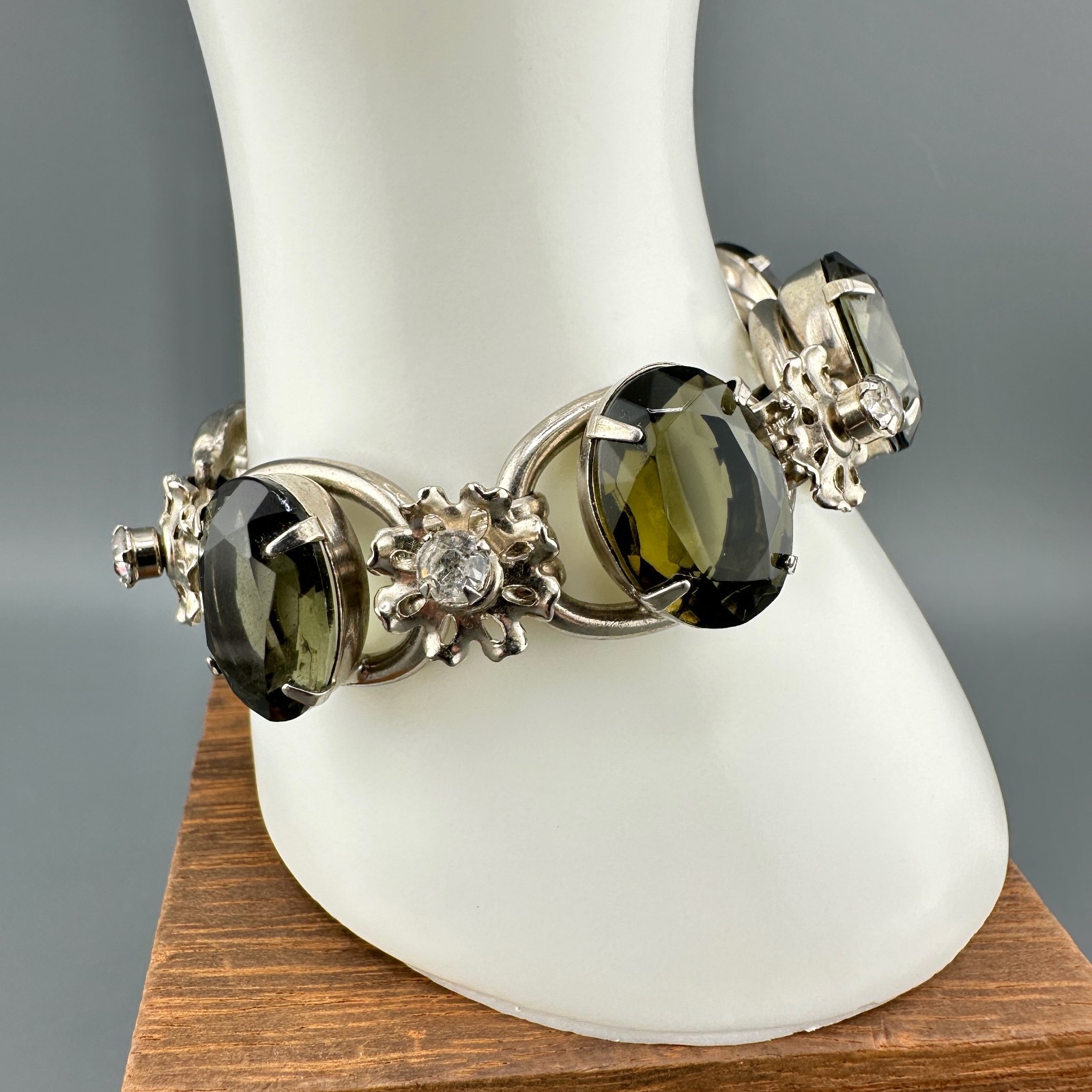 Vintage D&E Juliana Bracelet Gray Oval Stones Silver Tone Metal Flowers Verified