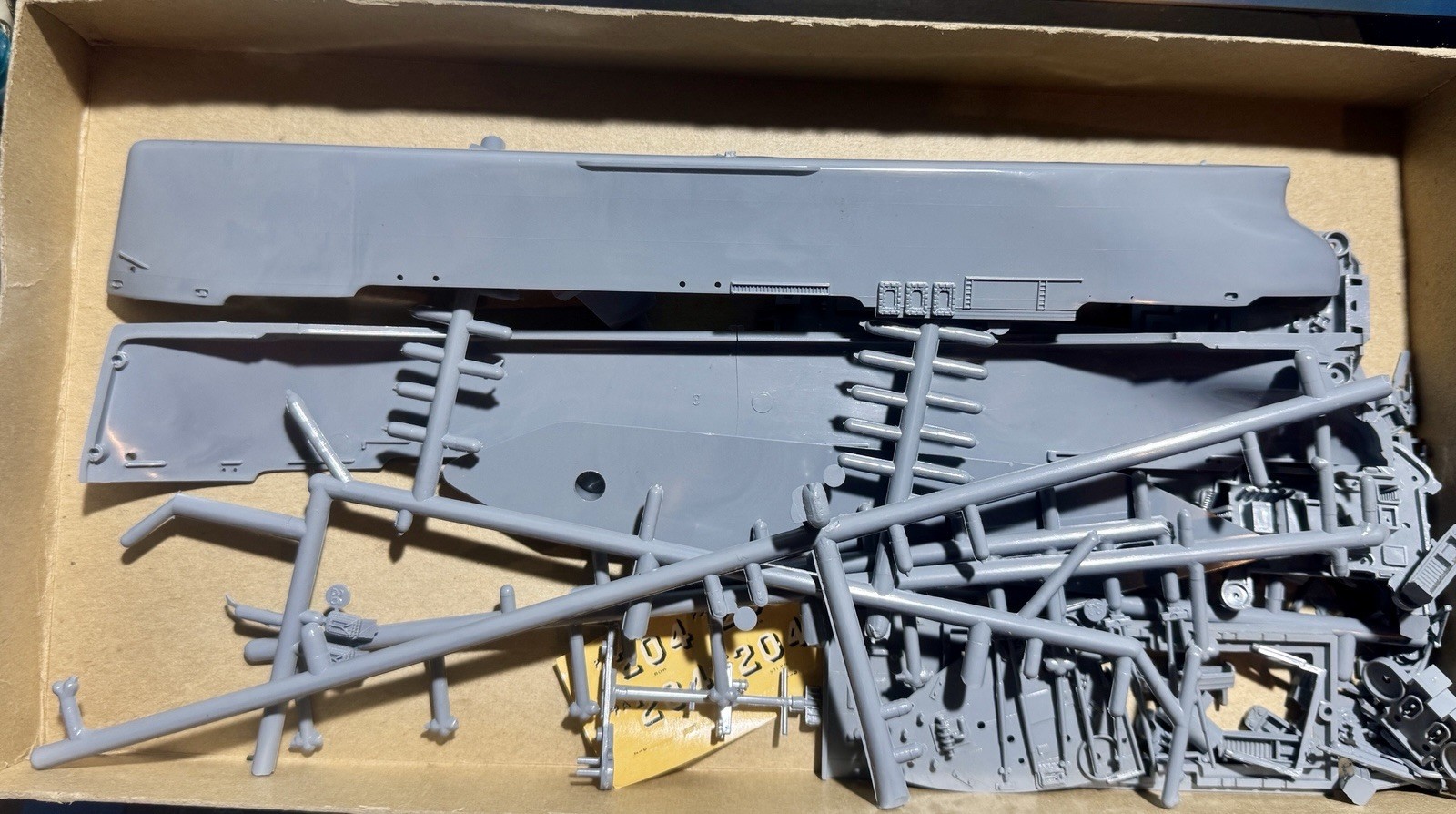 Vintage Rare Renwal 1/500 Attack Transport USS Sarasota Kit SUPER SHAPE