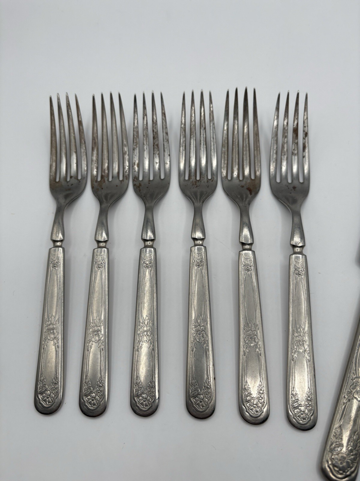 Vintage Silverplate Triple Rose Unbranded Knive And Fork Set READ