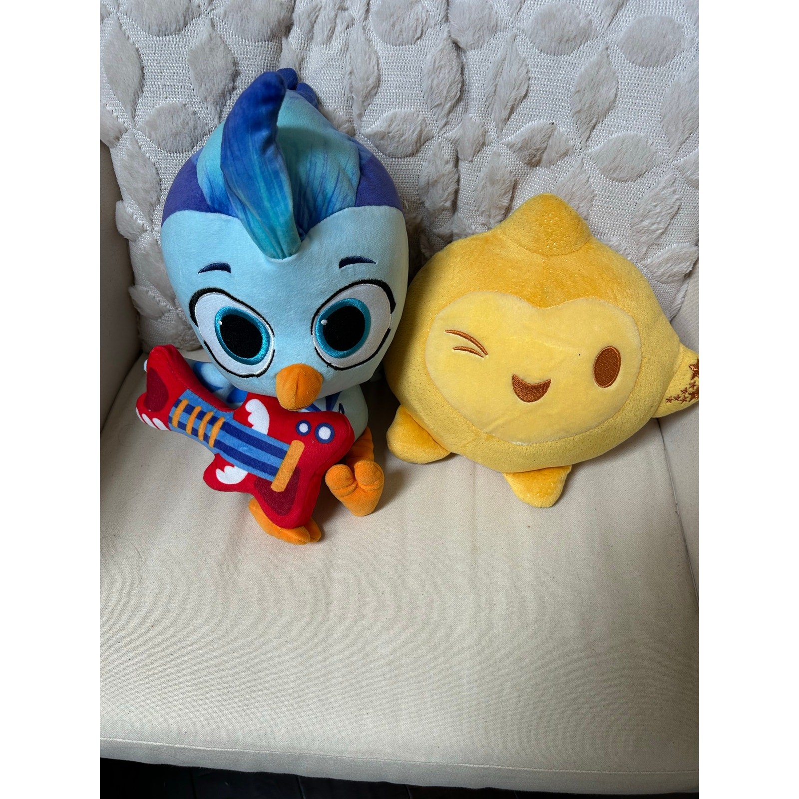 Lot of 2 stuffed plushes