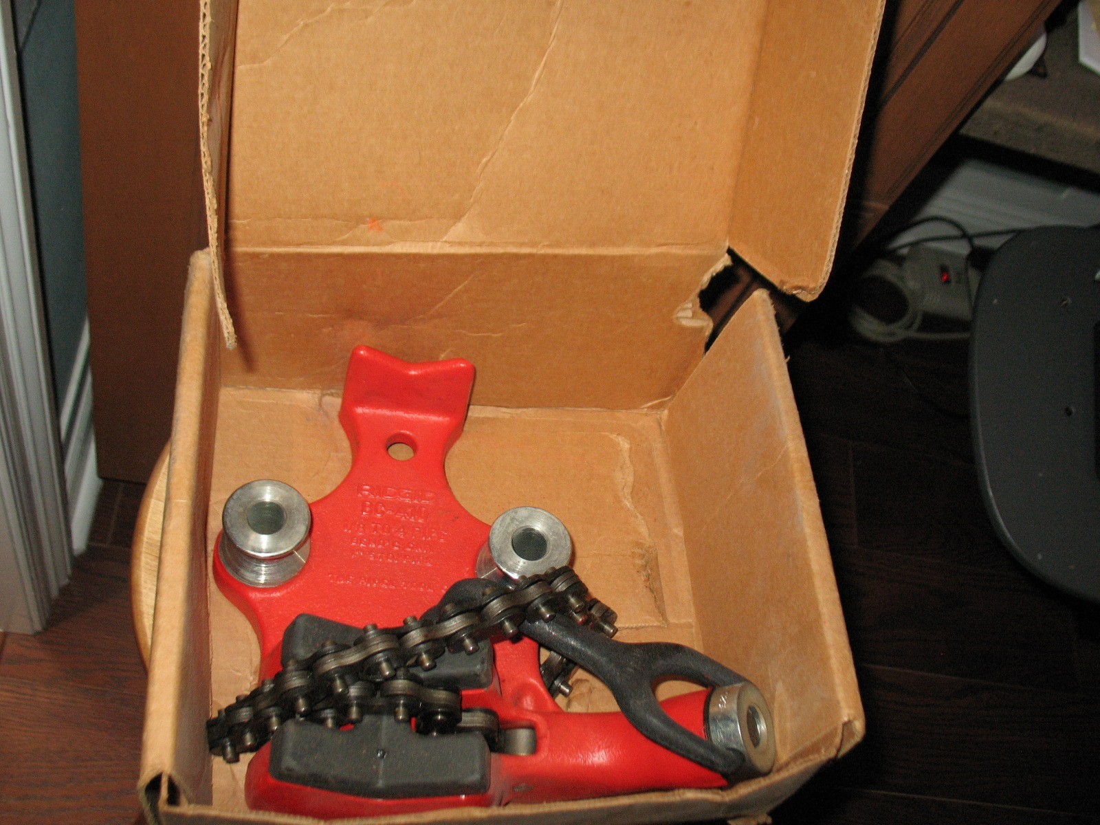 RIDGID BC410P Bench Chain Vise, 1/2 inch to 4- 1/2 inch Bench Vise