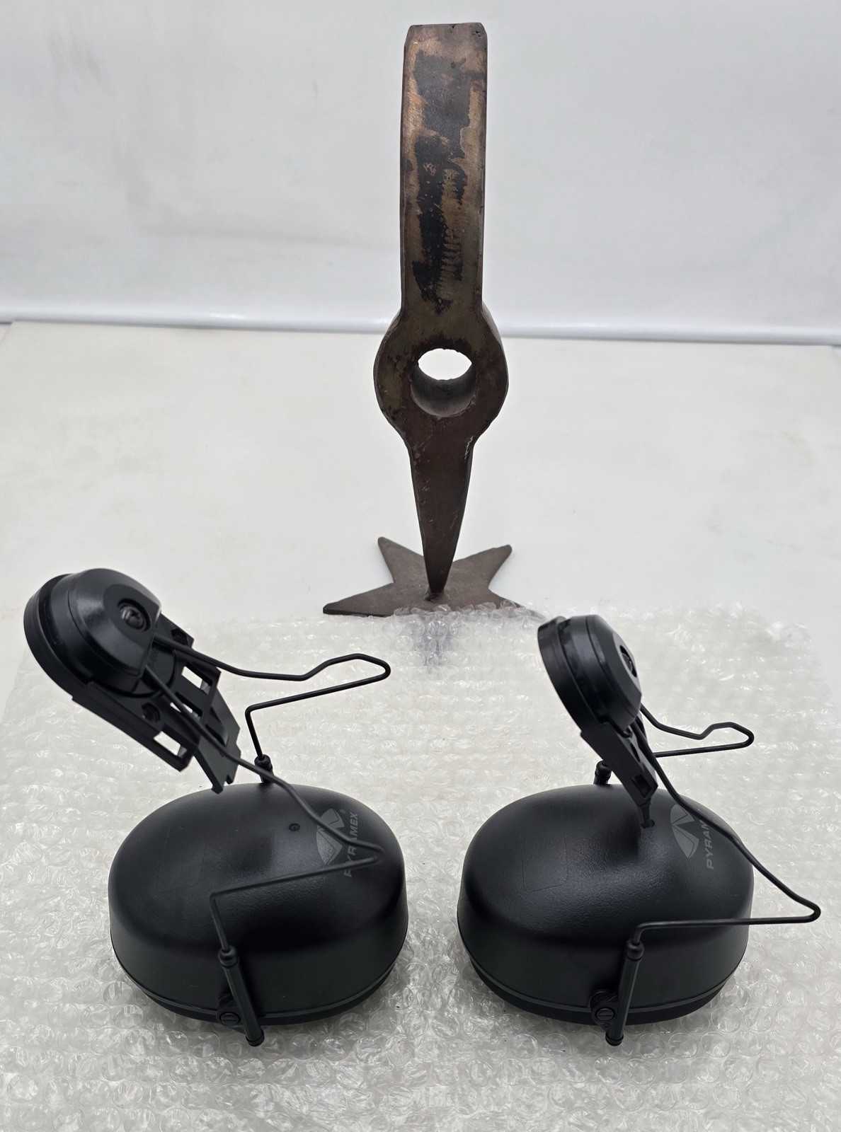 PYRAMEX CMFB6010 Safety Black Cap Mounted Ear Muff NRR-23dB Full Brim Hat NEW