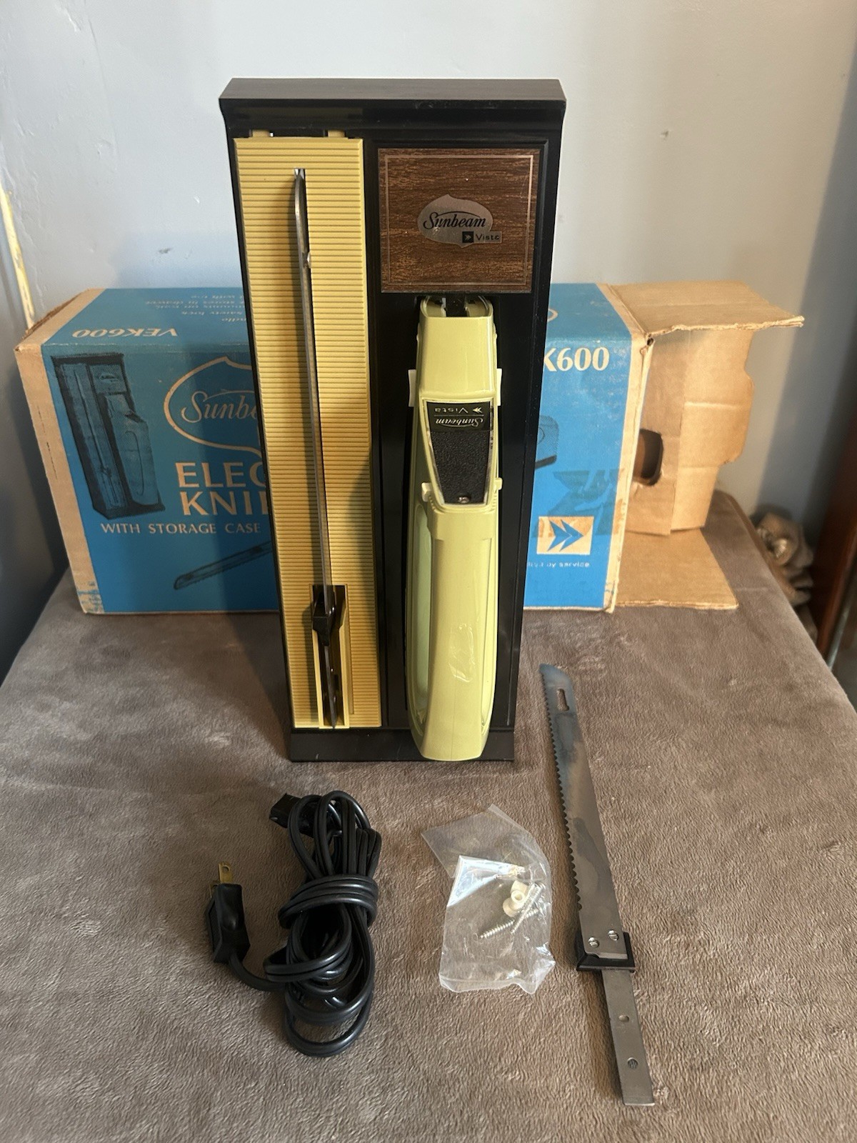 Vintage Sunbeam Vista Electric Knife With Storage Case Model VEK600 Original Box