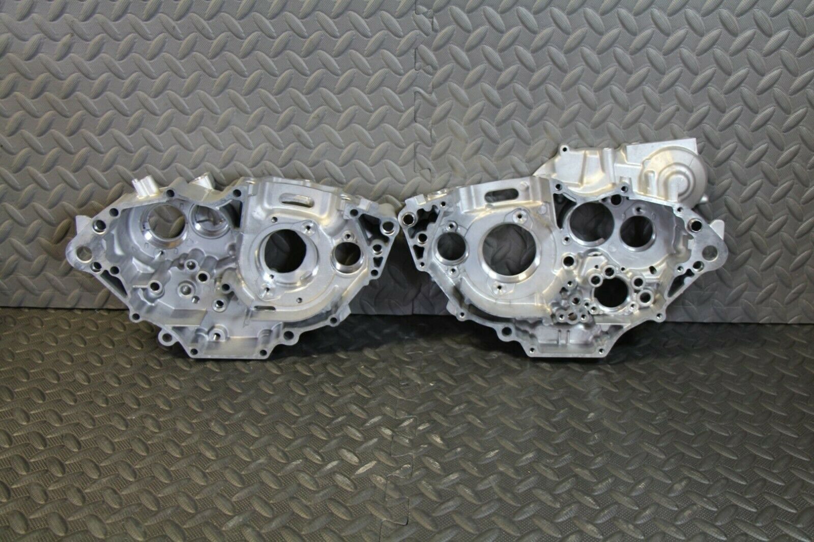 NEW YAMAHA YFZ450 YFZ 450 ENGINE LEFT RIGHT CENTER CASES CASE YFZ 450 2004 2005