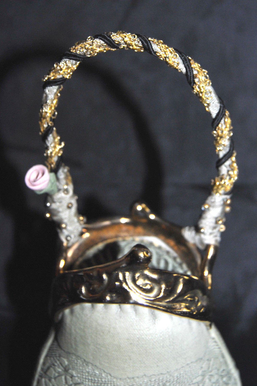 RARE DECORATIVE TEXTURED PORCELAIN PURSE BY LAURA PEERY. Pale Green Signed