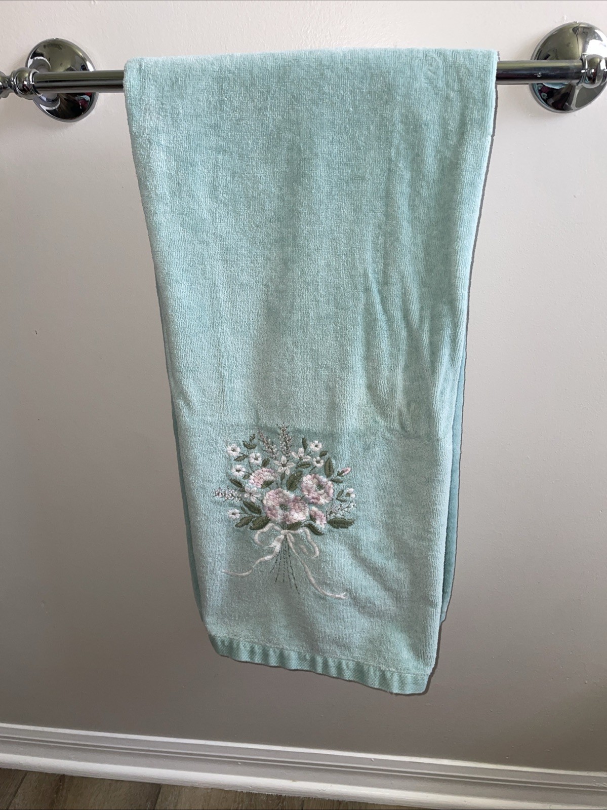 The Avanti Look Light Green 3 Piece 100% Cotton Towel Set