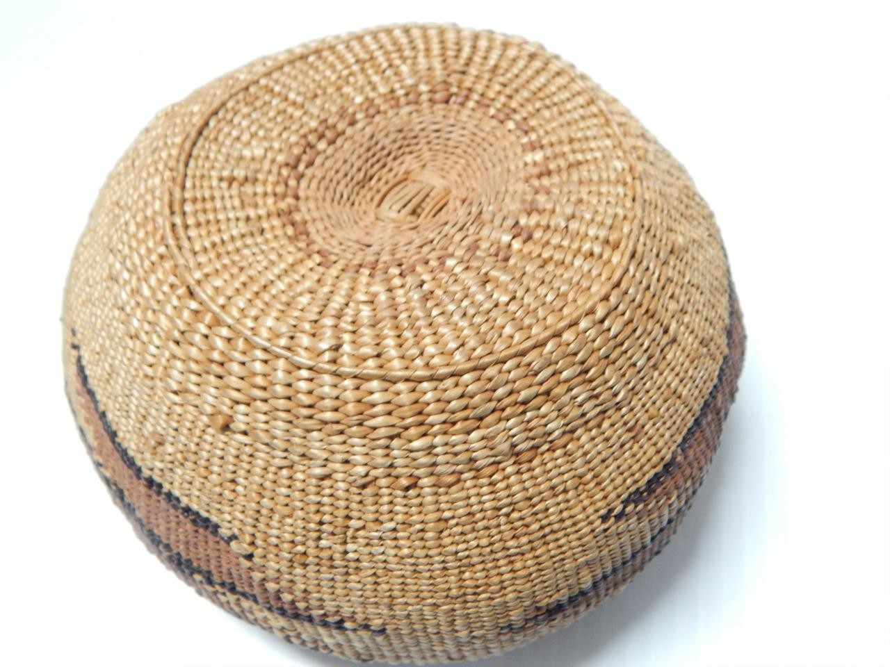 FINE ANTIQUE YUROK (HUPA) CALIFORNIA GLOBULAR GIFT SIZED BASKET - CLEAN + NICE