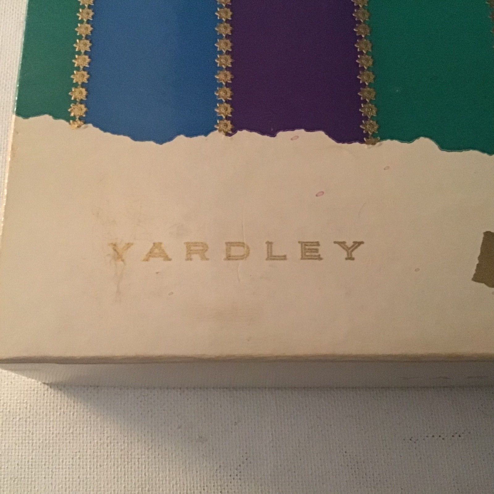 Vintage Yardley Set Talc Powder and English Lavender 1.35 oz fragrance in Box
