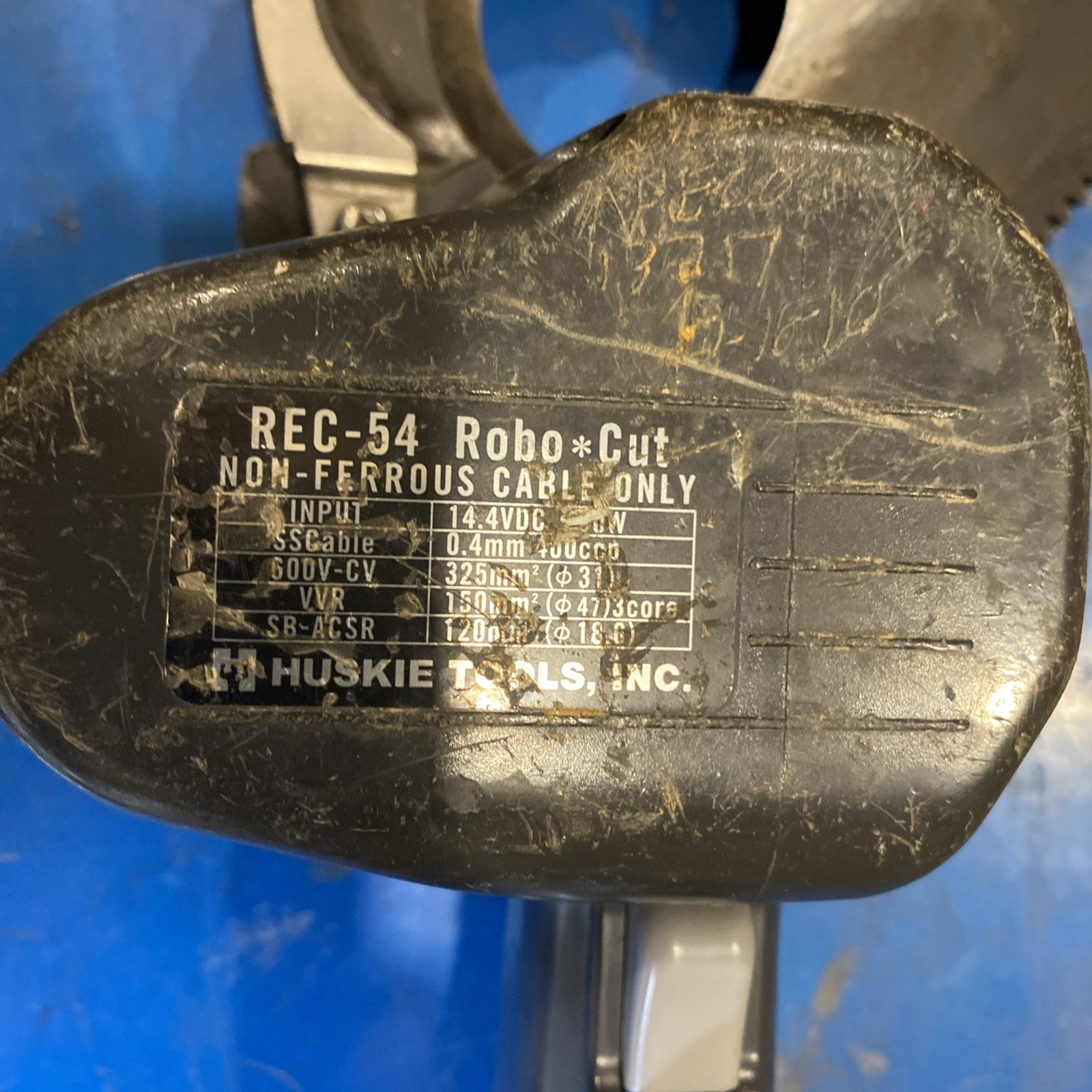 Huskie Robo-Cut Rec54 with Case