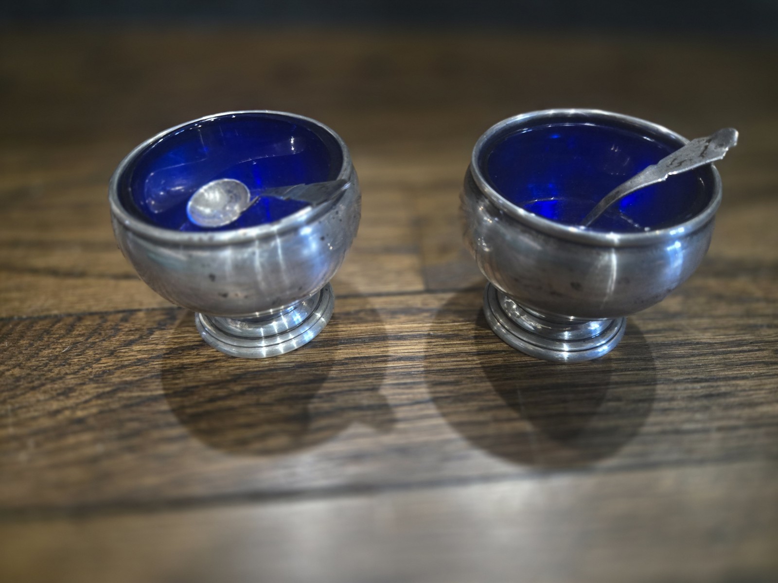 VINTAGE PAIR STERLING SILVER SALT CELLAR w/COBALT BLUE GLASS INSERT