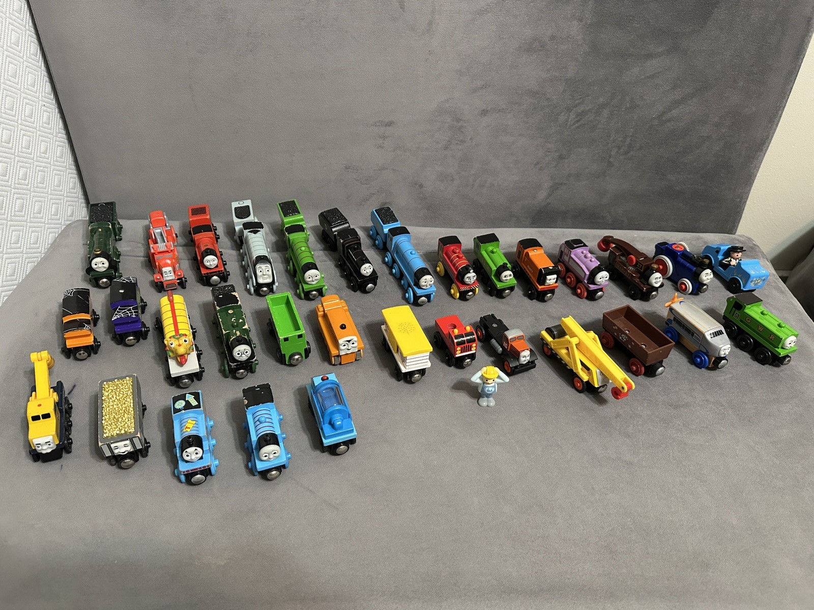 Thomas & Friends Wooden Railway Magnetic Train Lot of 40 Rare HTF