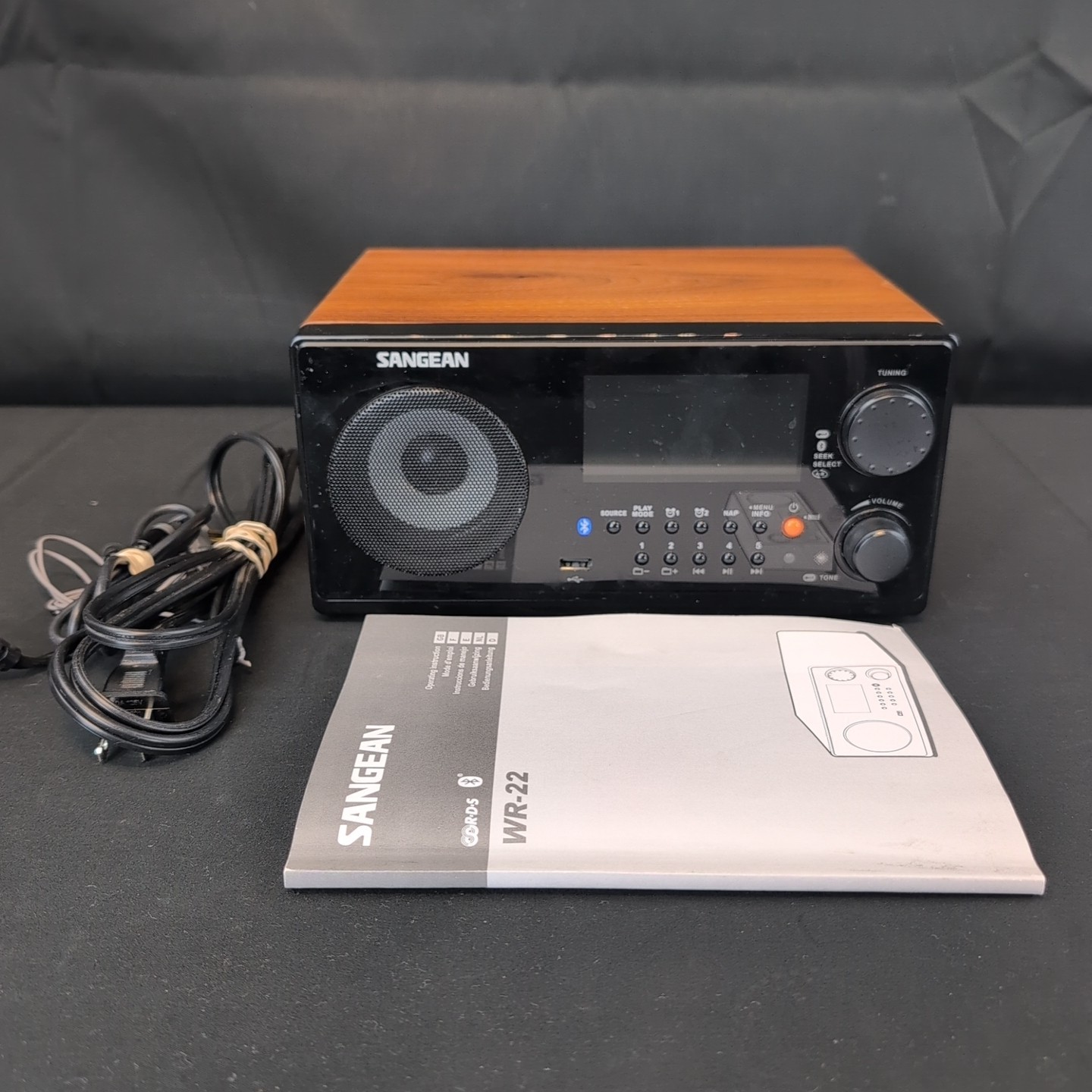 Sangean WR-22 AM/FM Bluetooth Table Radio USB AUX Wood Grain Tested Works
