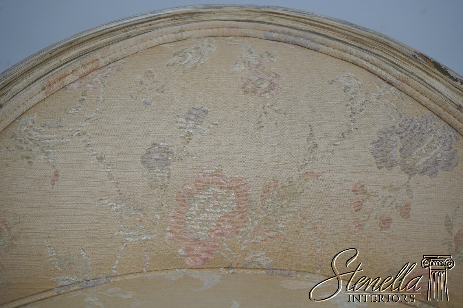 70582: Vintage Dressing Vanity w. Large Mirror & Stool