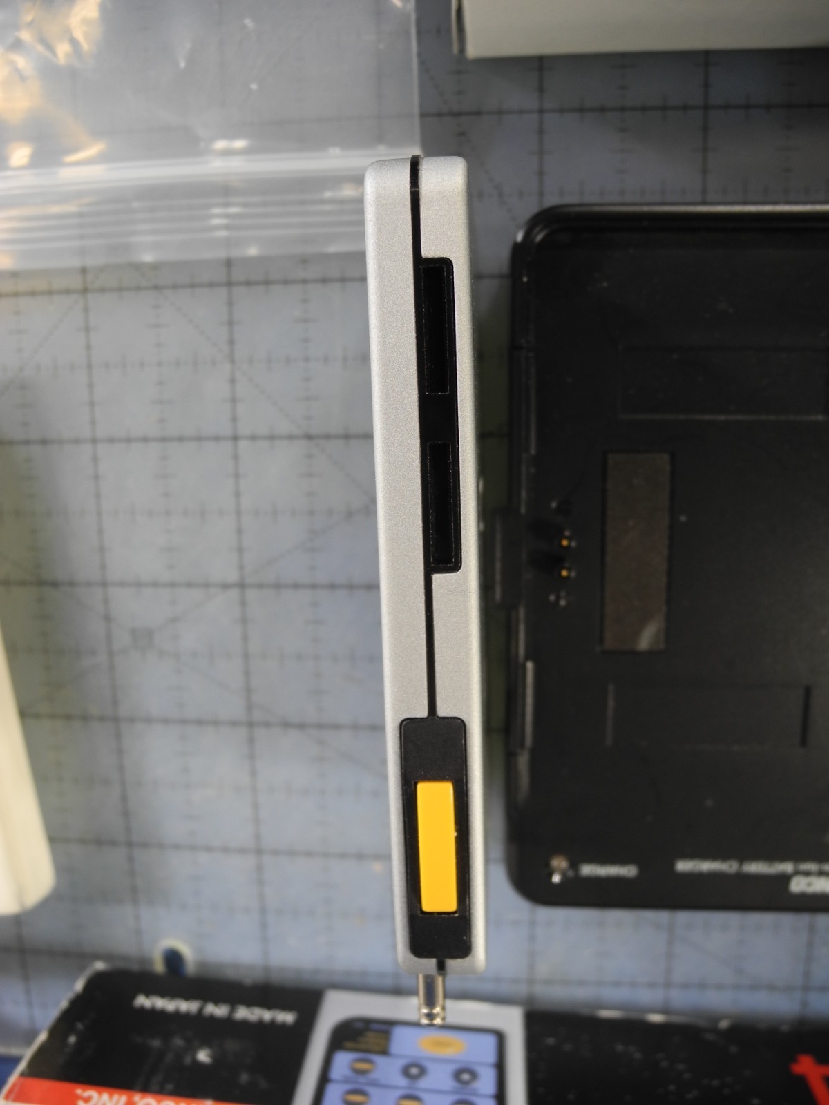 RARE! Alinco DJ-C4 UHF (440MHz) Credit Card Transceiver in box! (Tested!)