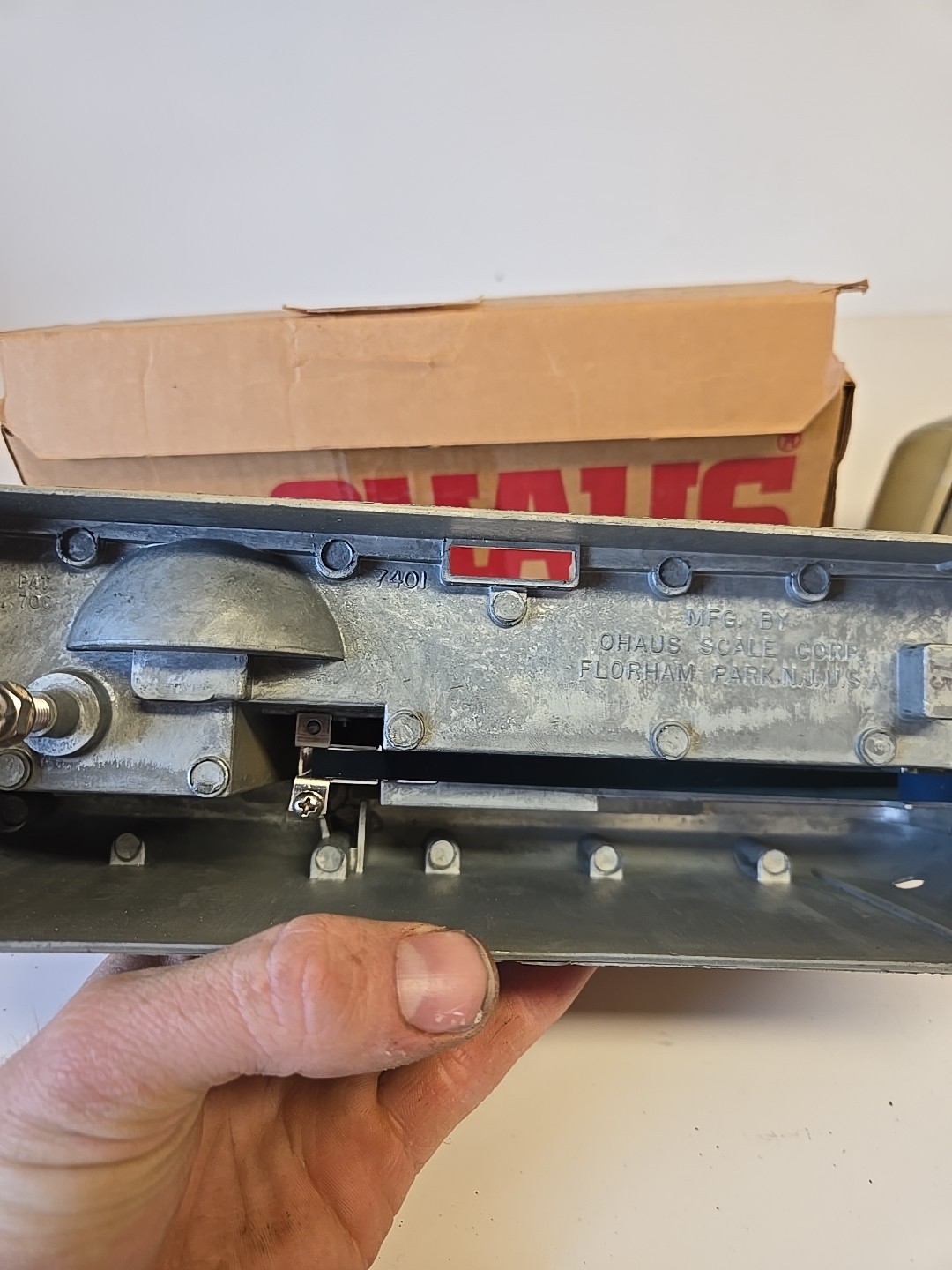 OHAUS Model 10-10 Reloading Balance Beam Scale (In Original Box)