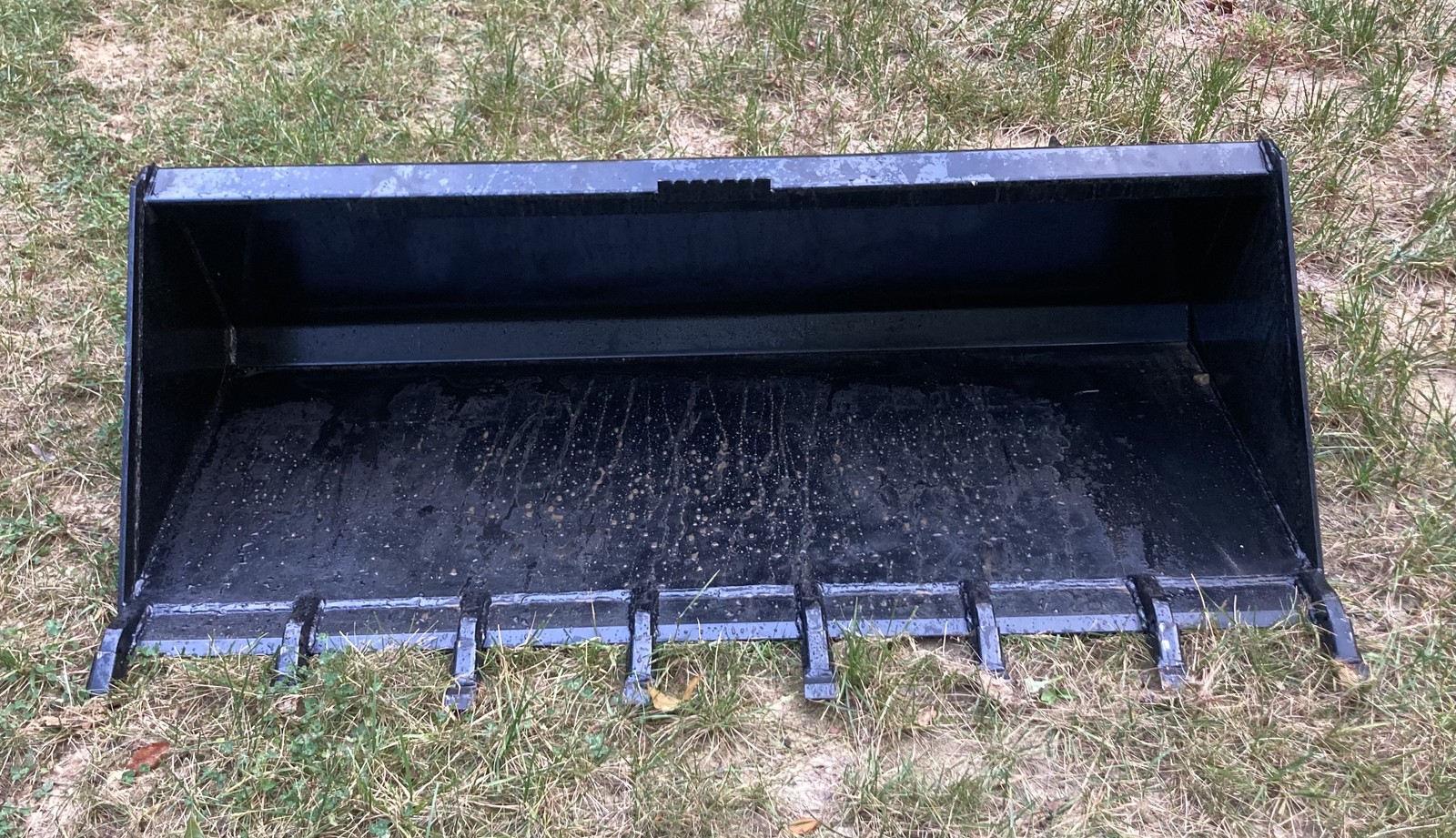 New 72" Skid Steer/Tractor Tooth Bucket -6' Skid Steer Dirt Bucket with Teeth