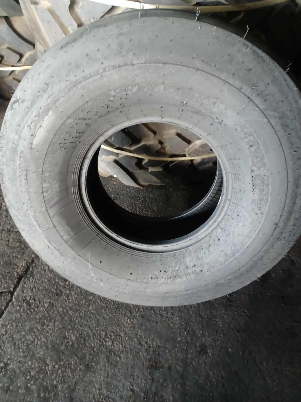 14L-16.1 TIRE NEW OVERSTOCKS 8PLY I-1 IMPLEMENT 14161 14 16.1 14L 16.1