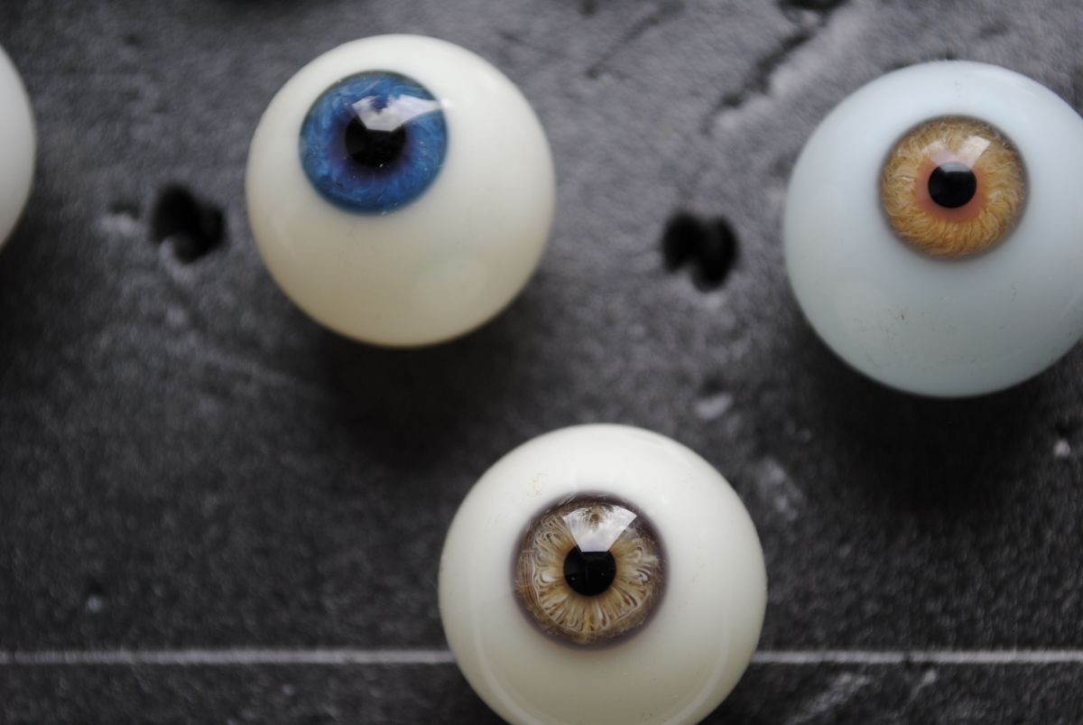 10 antique german human prosthetic glass eyes
