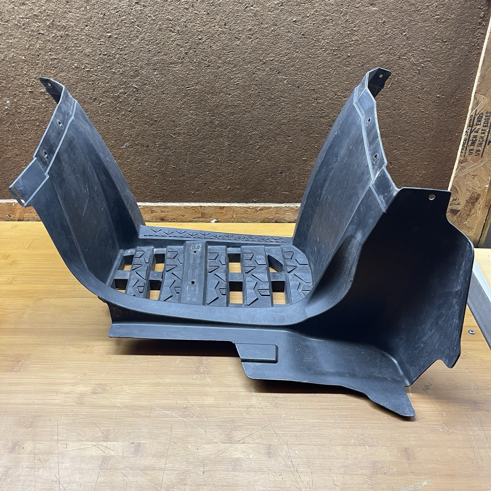 Can-AM OEM LH Footwell Outlander 400 650 800R *CRACKED* 705003632