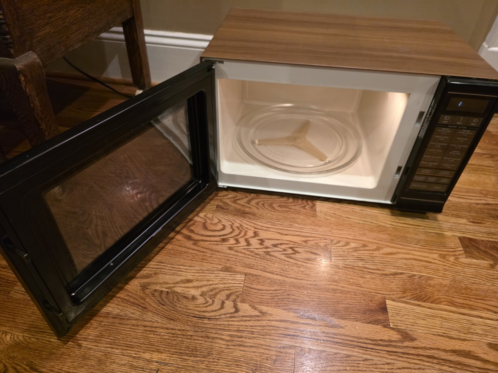 Vintage Sharp Carousel Microwave Oven Model R-4A70 1988 Faux Wood Grain CLEAN