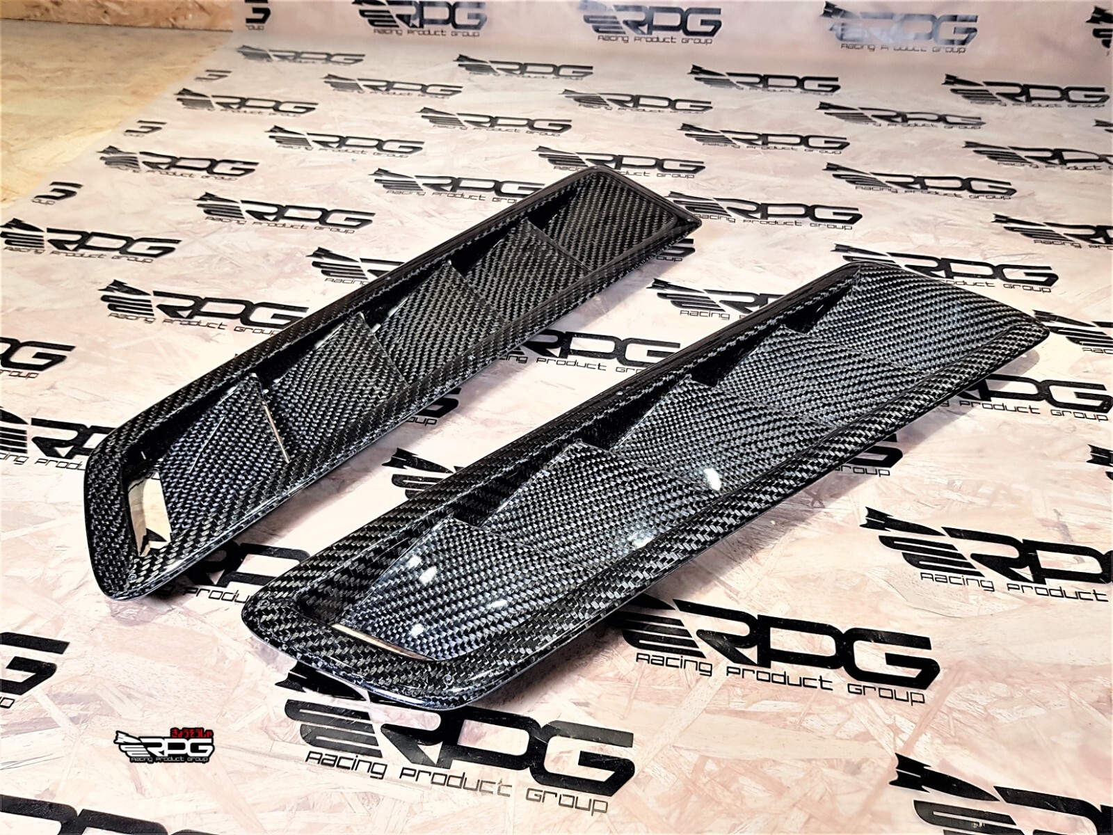 RPG Vacuum Twill Weave Carbon RR-43 Hood Vent Heat Extractor Set