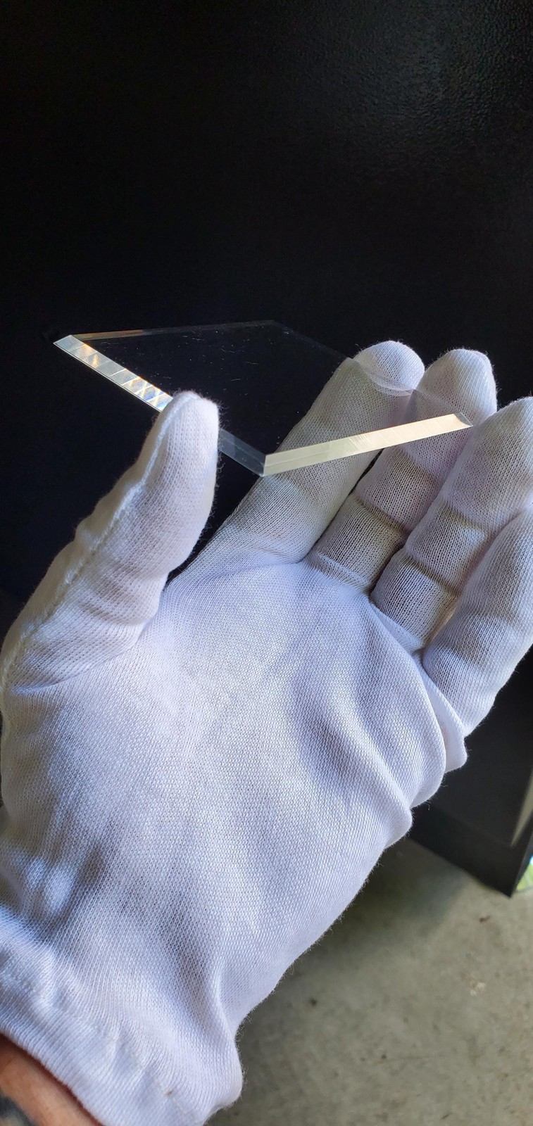 T’z Tagz Acrylic Cube – True Outer Dimensions – 45 Degree Seamless Display Box