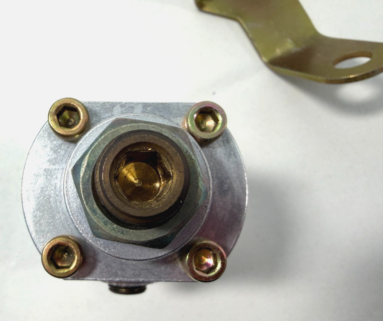 Mallory 4207 Adjustable Fuel Pressure Regulator 3/8" NPT Threads NOS w/ Bracket