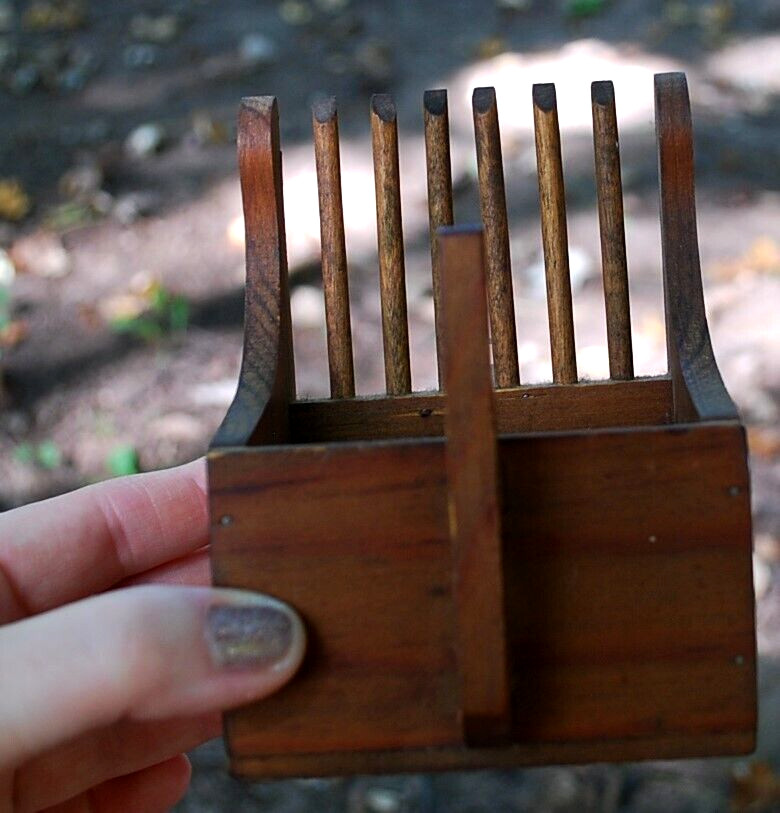 Antique Primitive HANDMADE WOOD CRANBERRY/BLUEBERRY HARVESTING SCOOP Rake Box