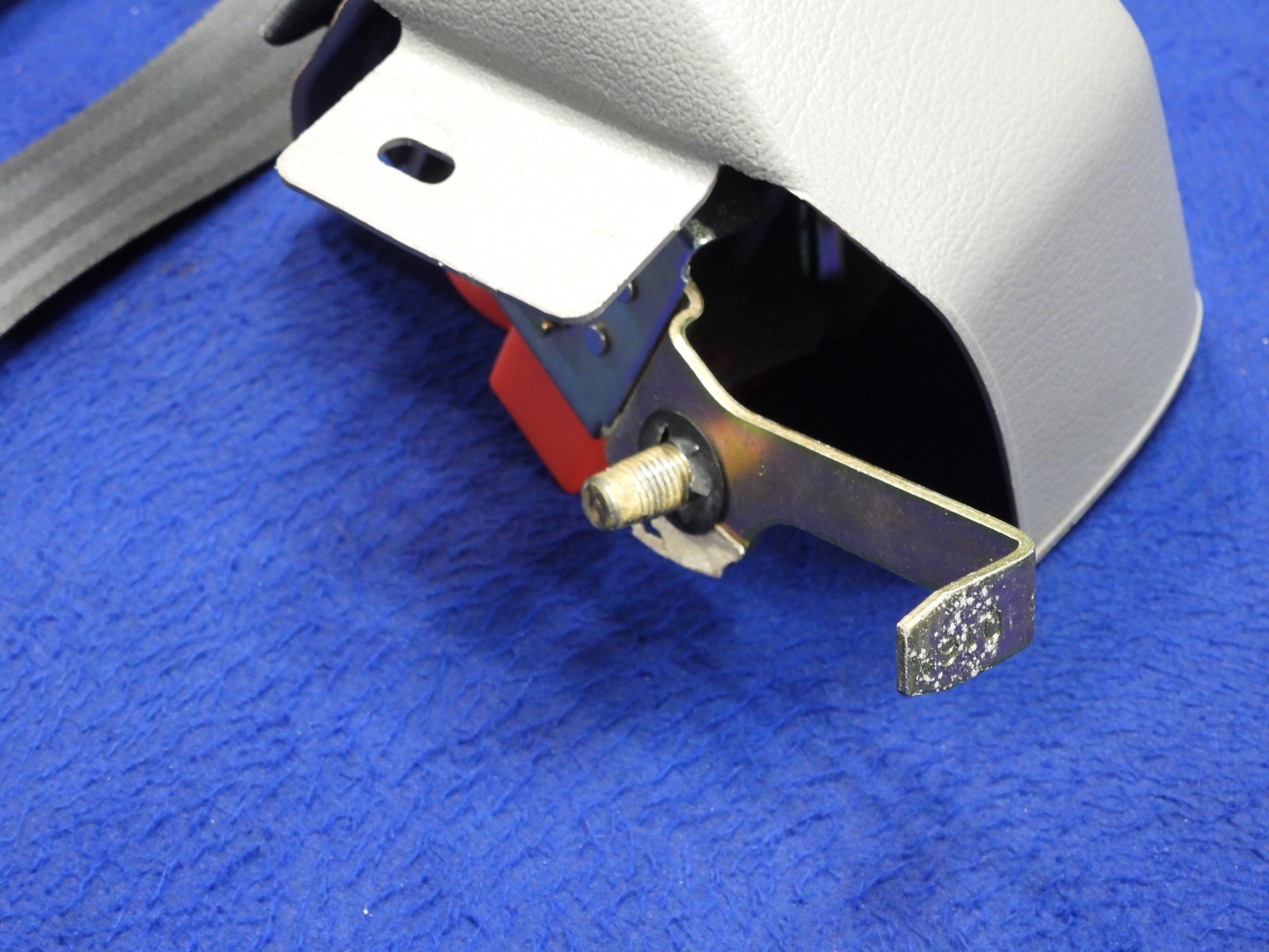 97 1997 Ford Mustang Convertible Gray Front Seatbelt Set Seatbelts OEM E48