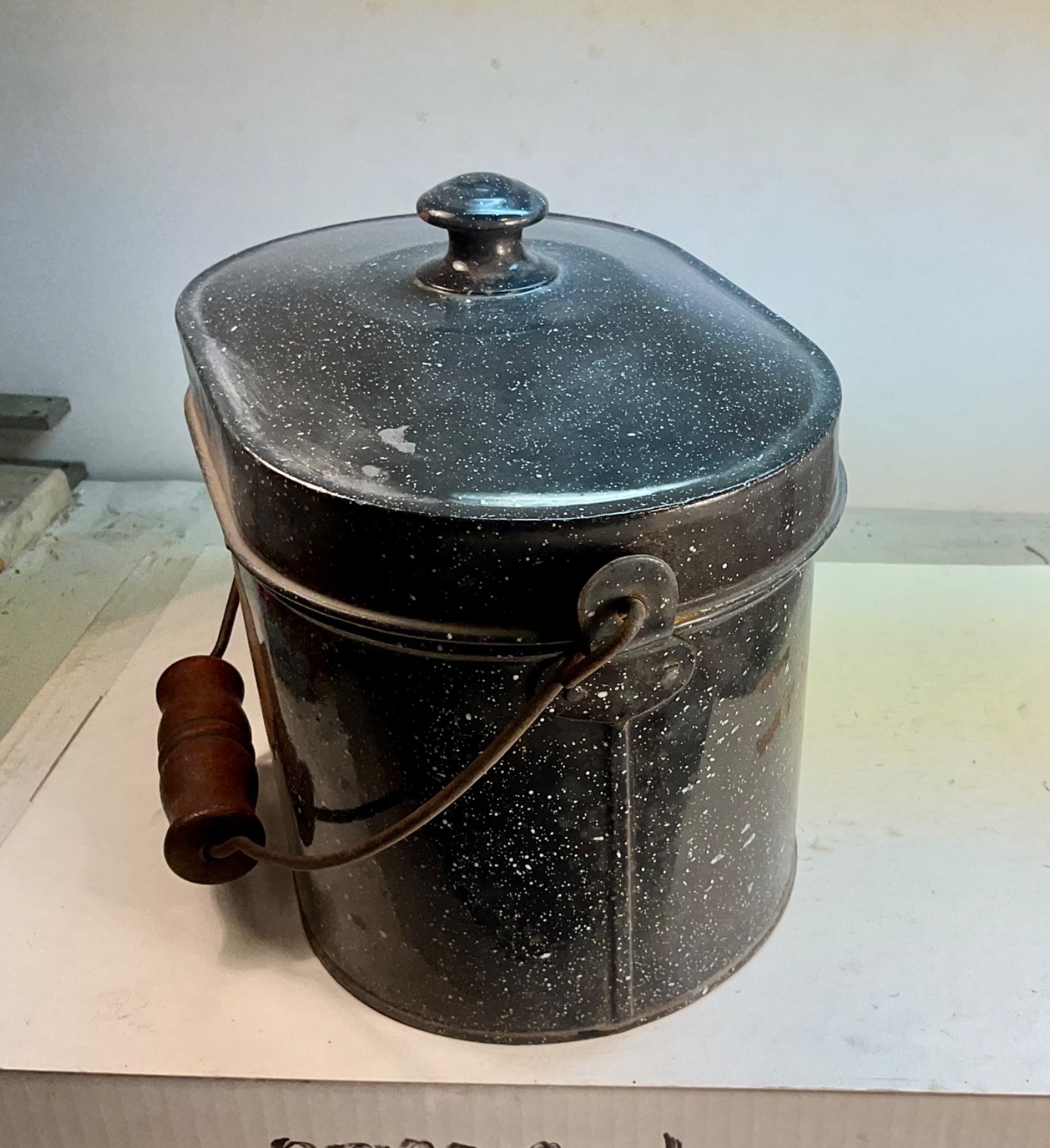 #455 BLACK GRANITEWARE MINERS RAILROAD LUNCH PAIL 4 PC. 8 1/2" TALL - LISK LABEL