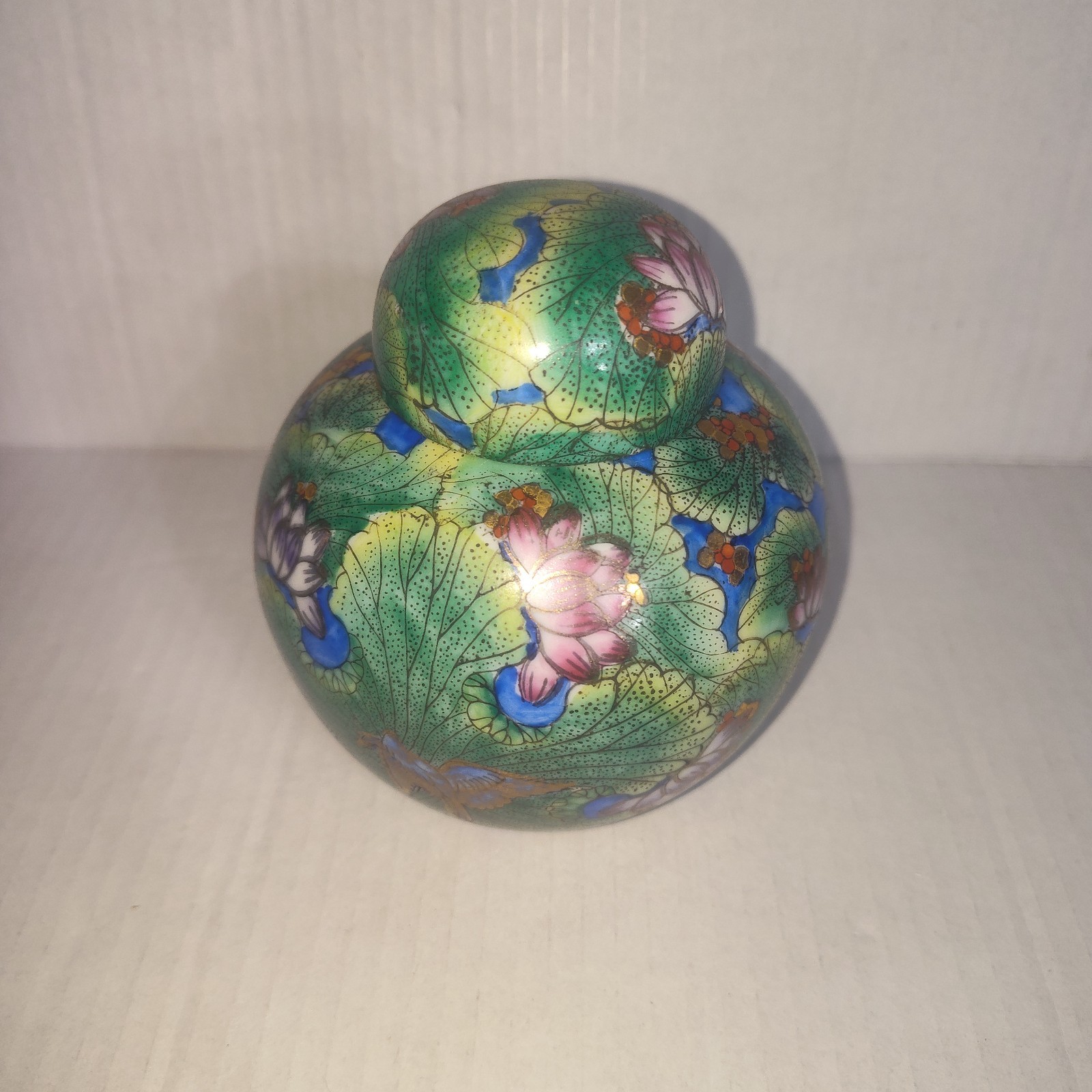 VTG CPC Macau Hand Painted Porcelain Ginger Jar Pink Lotus Floral Lidded 4.5 in