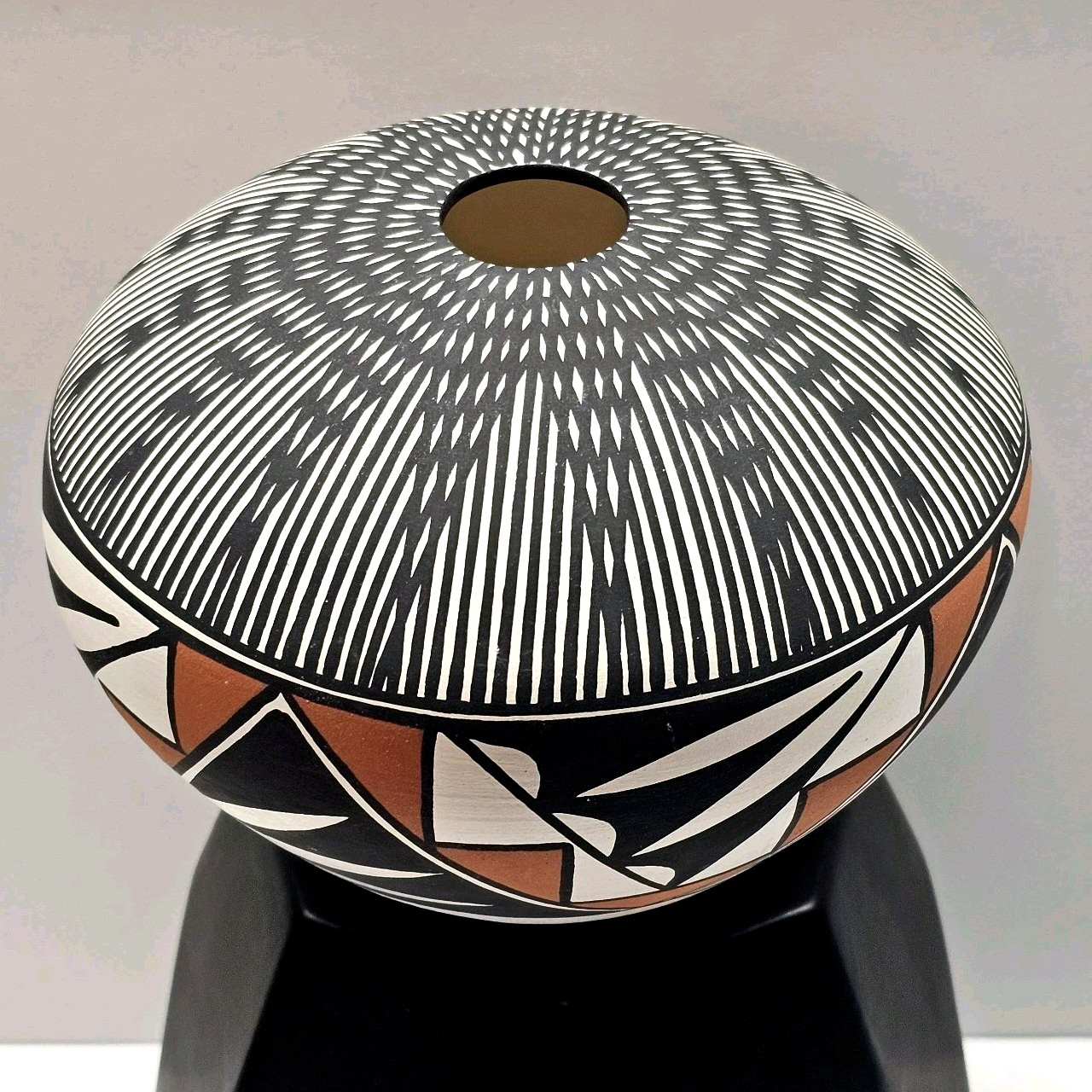 B D (Beverly) Garcia Acoma NM Pottery Line Work Signed 4.5"H & 5.5"W Hand-Coiled