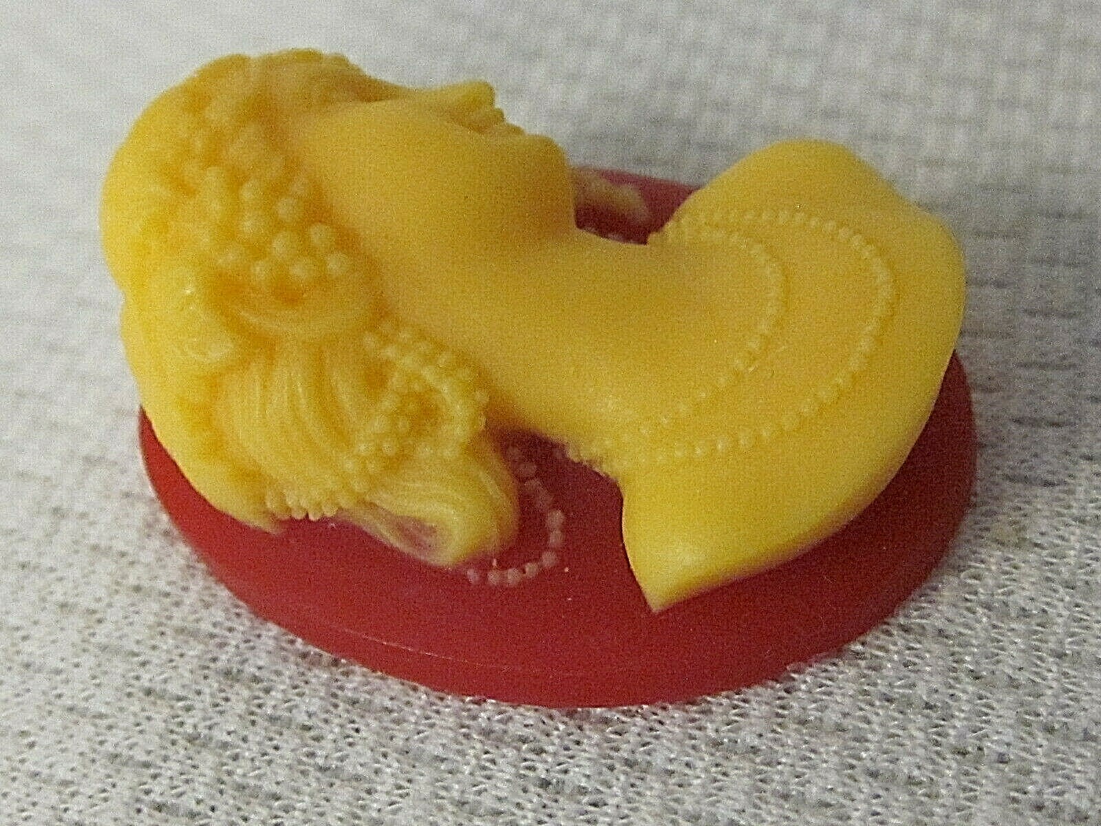 * SALE * VTG CAMEOS 3-D 40x30mm HUGE 16 LOT JEWELRY RESIN FINDINGS REPAIR CRAFTS