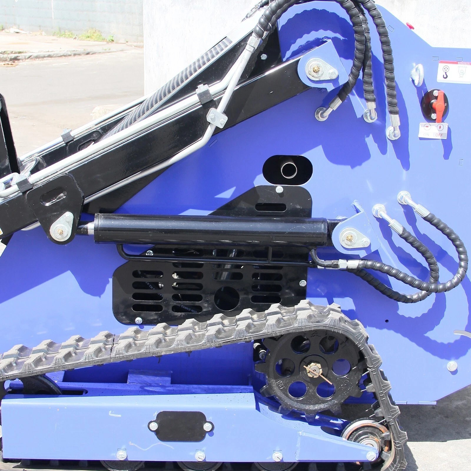 Mini Skid Steer Loader 23HP Tracked Loader 2 cylinder with 2attachment Free Ship