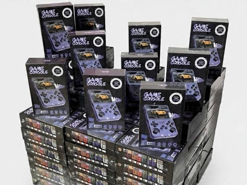 R36s Retro Handheld Premium Gaming Console with 21,000 Top-Tier Video Games